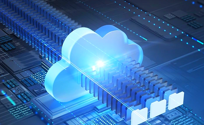 “芯片+云”双轮驱动战略